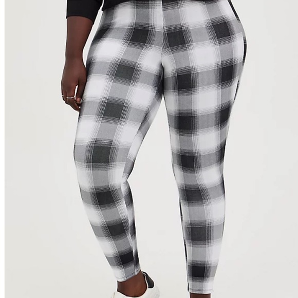 Comfort waist premium legging by Torrid - Picture 3 of 8